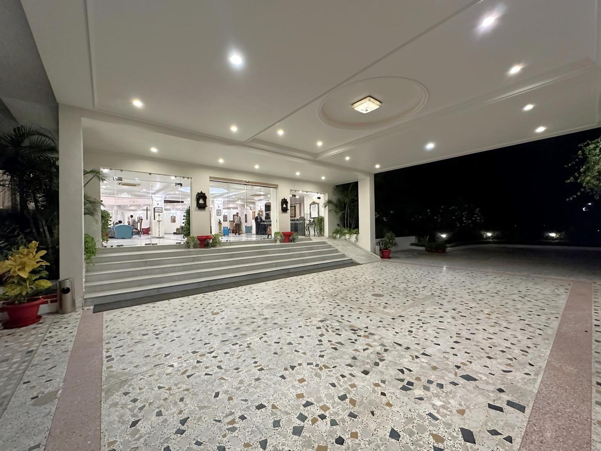 A S Hotels Κχατζουράχο Εξωτερικό φωτογραφία