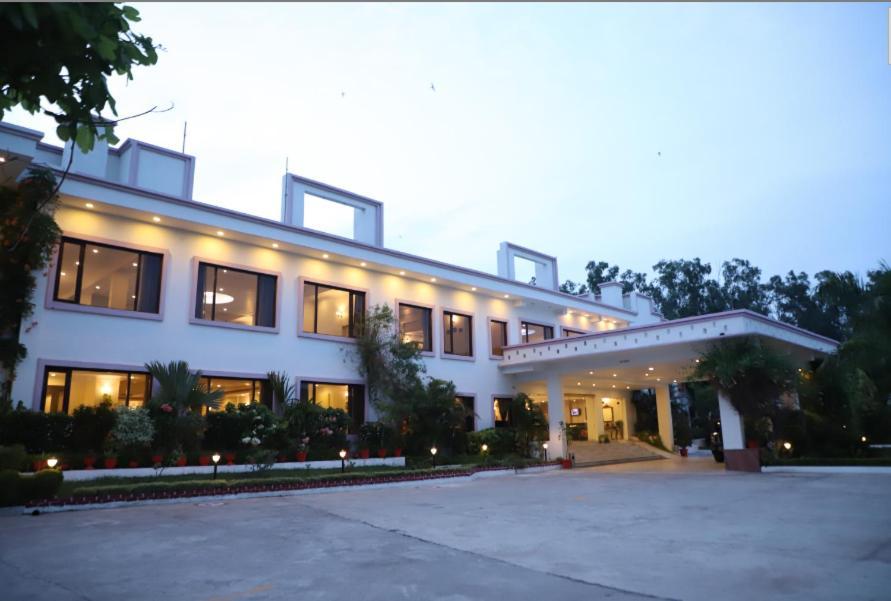 A S Hotels Κχατζουράχο Εξωτερικό φωτογραφία